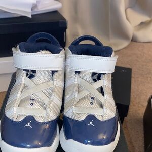 Jordan 6 rings Kids Sneakers in Navy and White